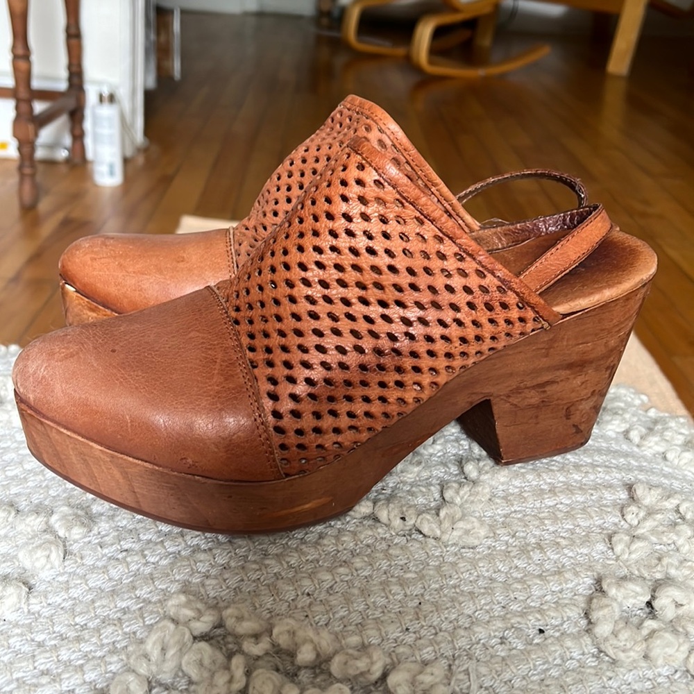 FREE PEOPLE Leather Clogs - Picture 1 of 10
